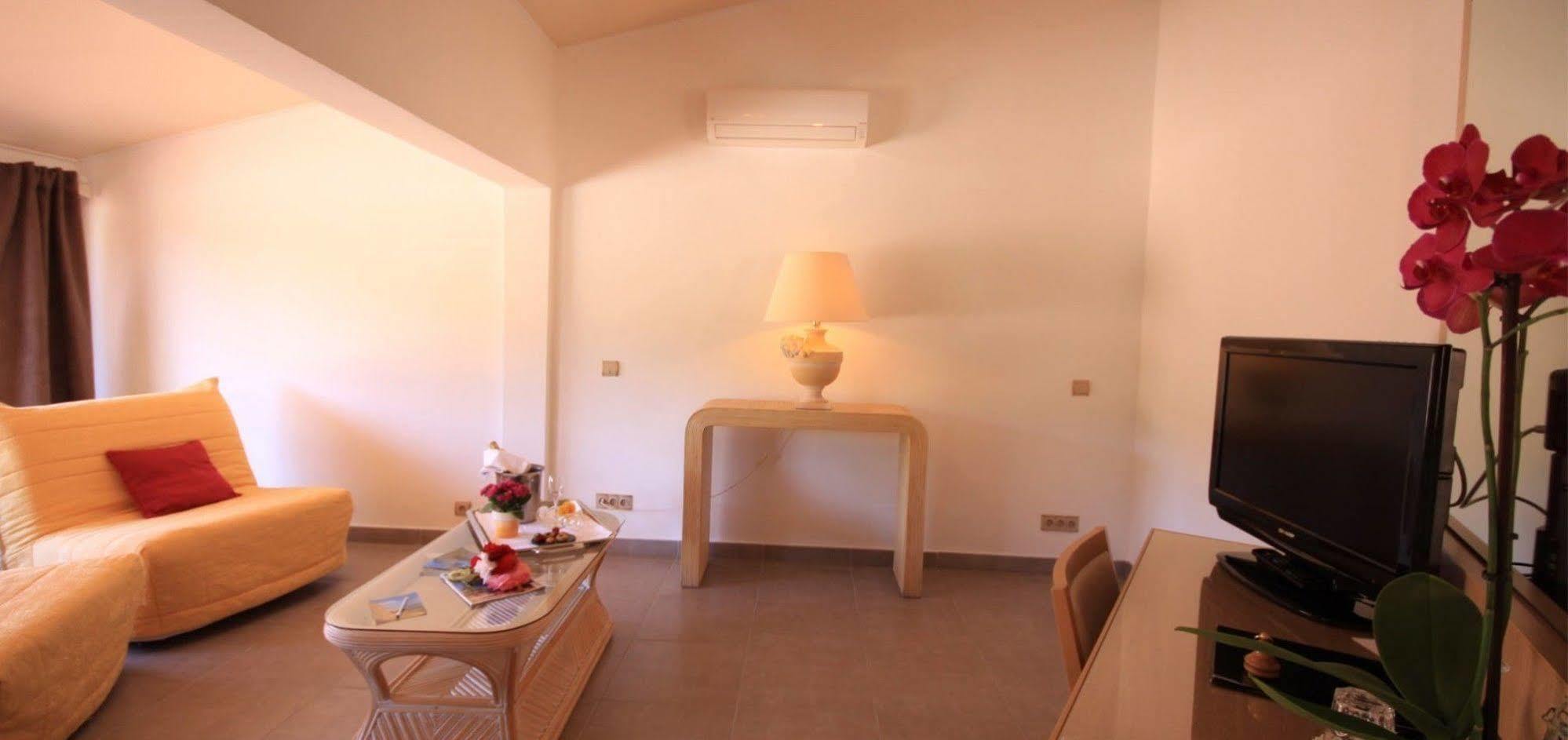 Domaine De L'Oriu Hotel Serriera  Buitenkant foto